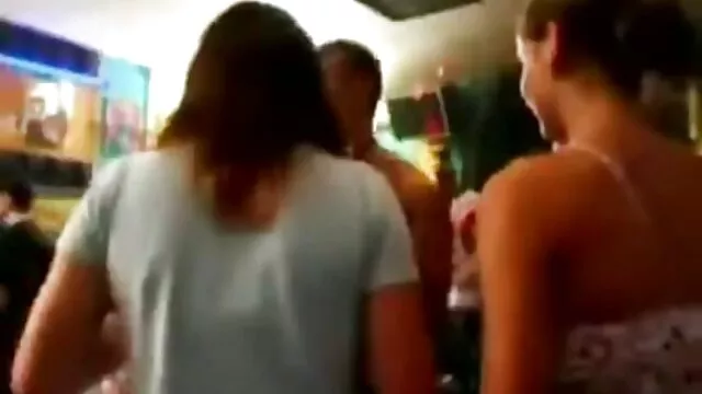 Hot porno ingen registrering  Med ham beordrede bare striberne at komme fræk porno ind i huset