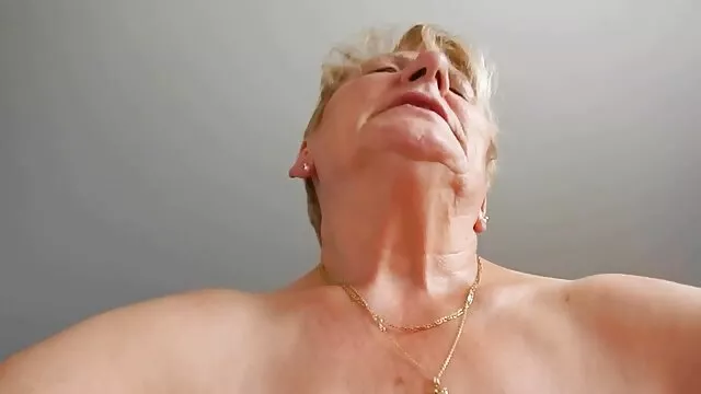 Hot porno ingen registrering  En smuk kvinde blev enige om at have se for tysk porno for penge