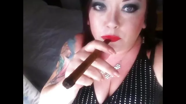 Hot porno ingen registrering  MILF forfører en mand med store, store briller med lækker mor porno
