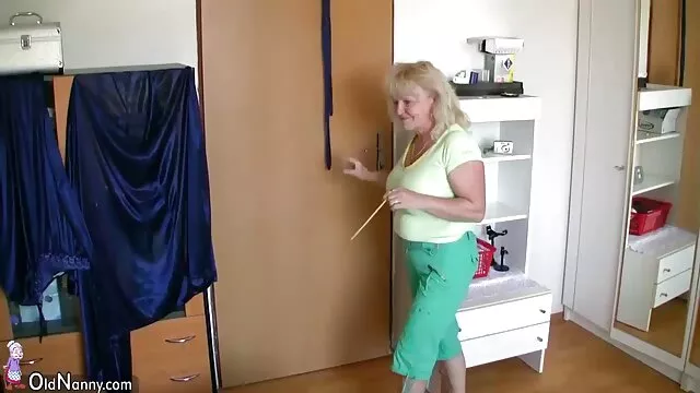 Hot porno ingen registrering  Min mor sugede dank porno sin søns pik og bedstemor tog dem