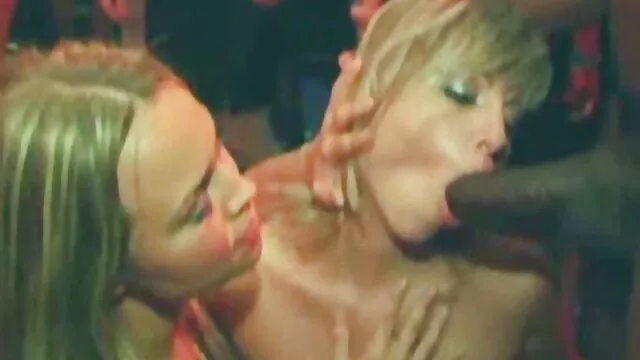 Hot porno ingen registrering  To koner gamle danske pornofilm porno med strapon