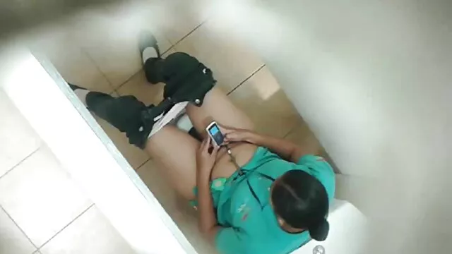 Hot porno ingen registrering  Tre mænd fangede pigen porna filmy og begyndte at voldtage voldsomt